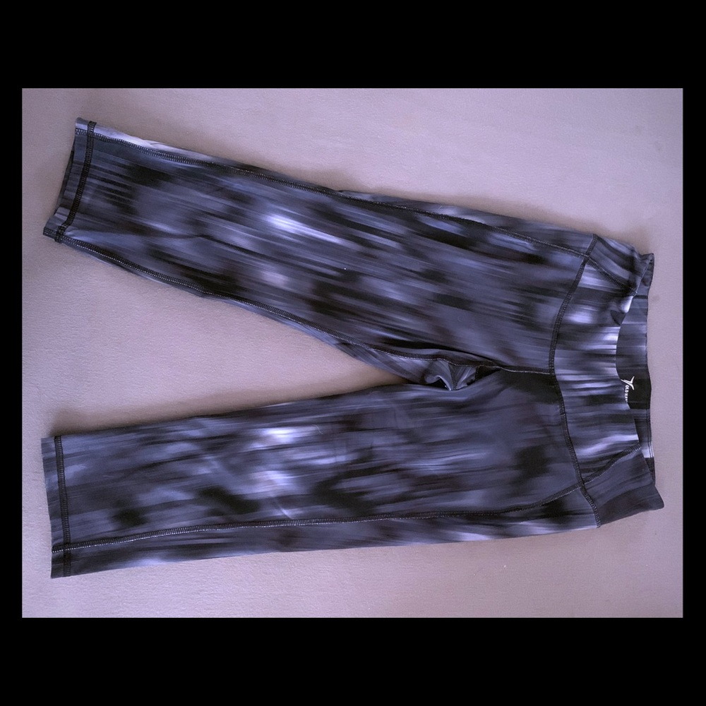 Cropped workout leggings